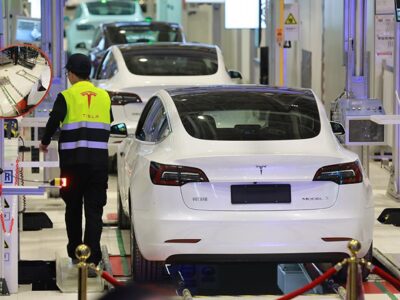 Tesla retira 1,1 millones de vehículos en China por fallas en frenos