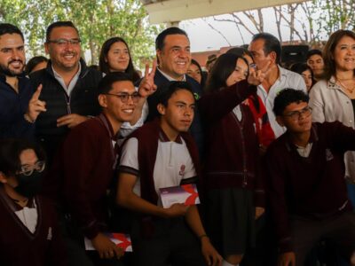 Alcalde Luis Nava entrega incentivos del programa Tu Beca a jóvenes de la capital de Querétaro