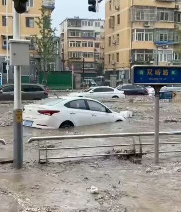 El tifón Doksuri dejó dos muertos en Beijing: hay 100 mil evacuados y alerta máxima por las inundaciones
