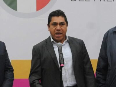No más abrazos: aspirante del Frente Amplio propone que mexicanos puedan portar armas