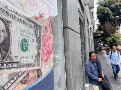 Peso avanza y bolsa mexicana retrocede