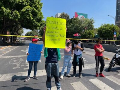 Protestan trabajadores de la alcaldía Cuauhtémoc por quincenas retenidas