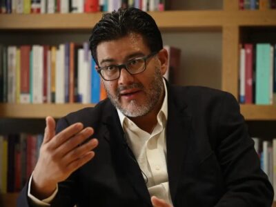 Magistrado Reyes Rodríguez plantea revocar medidas contra ‘Mañanera’