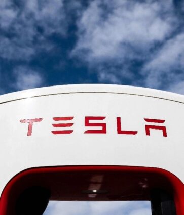 Tesla desecha plan de autos de bajo costo