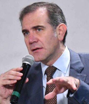 Lorenzo Córdova responde a señalamientos de irregularidades durante su gestión en el INE
