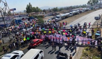 Doble bloqueo en Ecatepec por falta de suministro de agua