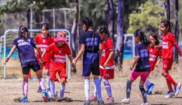 Crear líderes increíbles, la misión de Chicas Unidas con niñas que quieren ser futbolistas