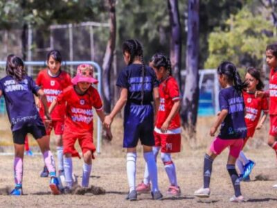 Crear líderes increíbles, la misión de Chicas Unidas con niñas que quieren ser futbolistas
