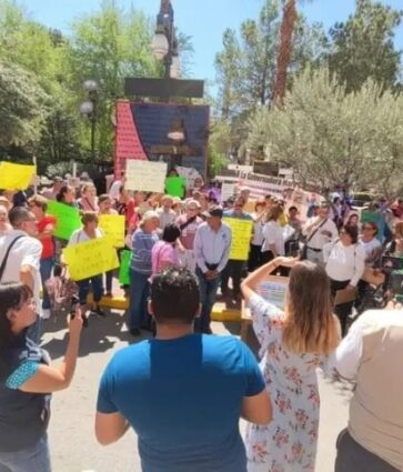 Agricultores en Chihuahua bloquean oficinas de CFE por cortes arbitrarios