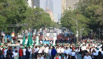 Contingentes de trabajadores marchan desde varios puntos rumbo al Zócalo