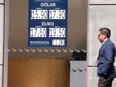 El peso mexicano prolonga su debilidad, en medio de cambios políticos