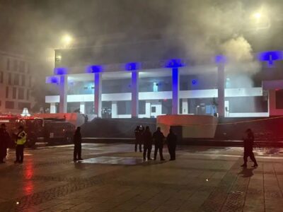 Sofocan incendio en palacio municipal de Naucalpan, Edomex